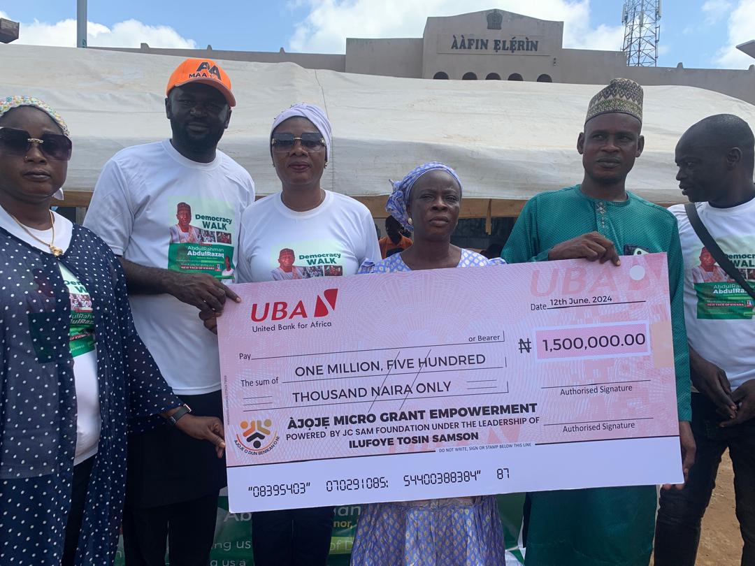 Samson Ilufoye Provides Cash Support To 150 Women, Vulnerable in Oyun LG